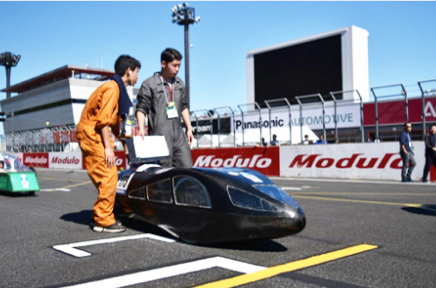 学生自動車部応援部の大会の様子